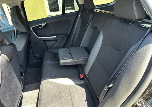 Volvo V60 cena 33600 przebieg: 273000, rok produkcji 2011 z Białystok małe 254